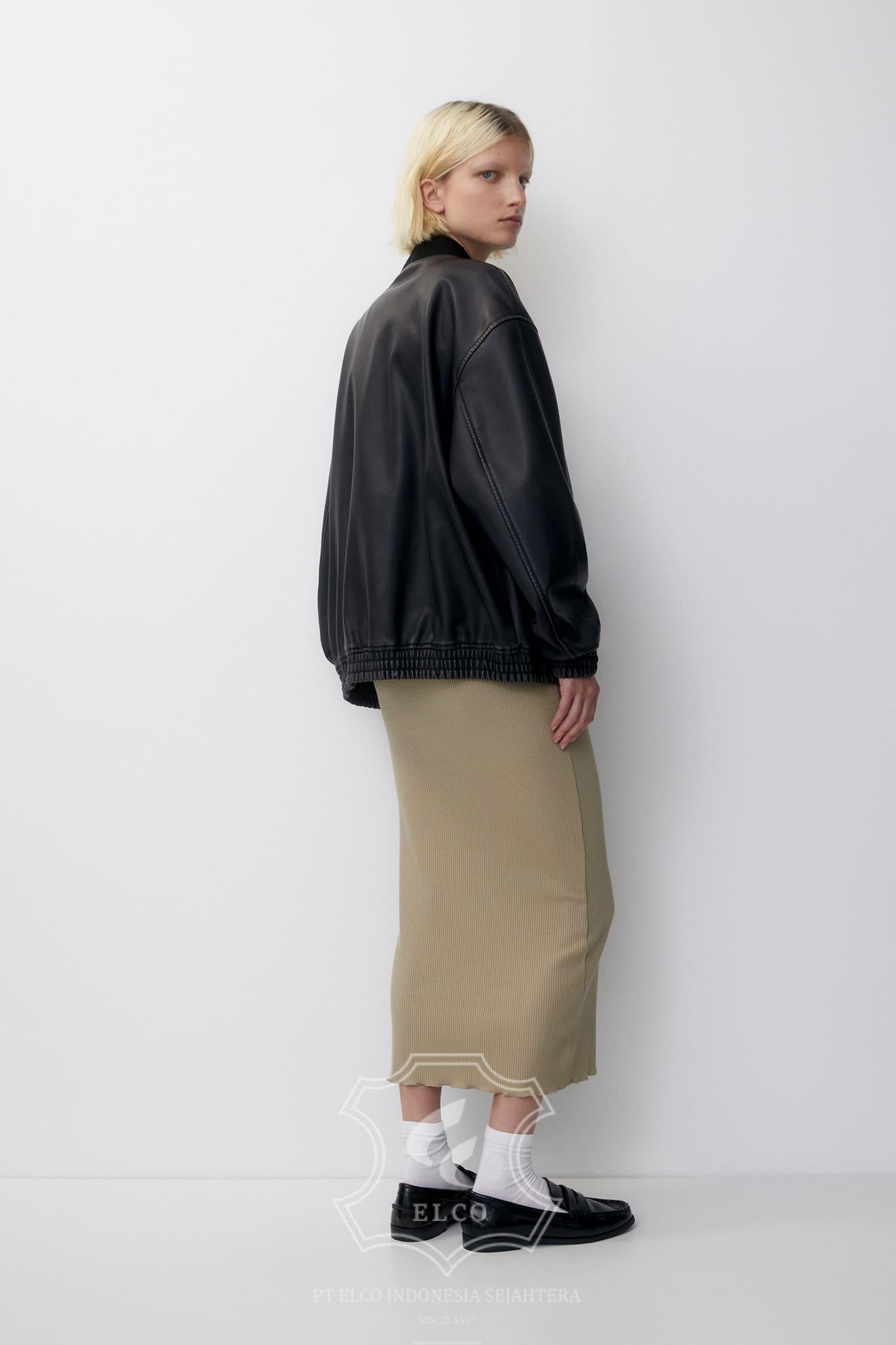 Jaket Kulit Wanita Desain Bomber - WCB 441 - Gambar 3